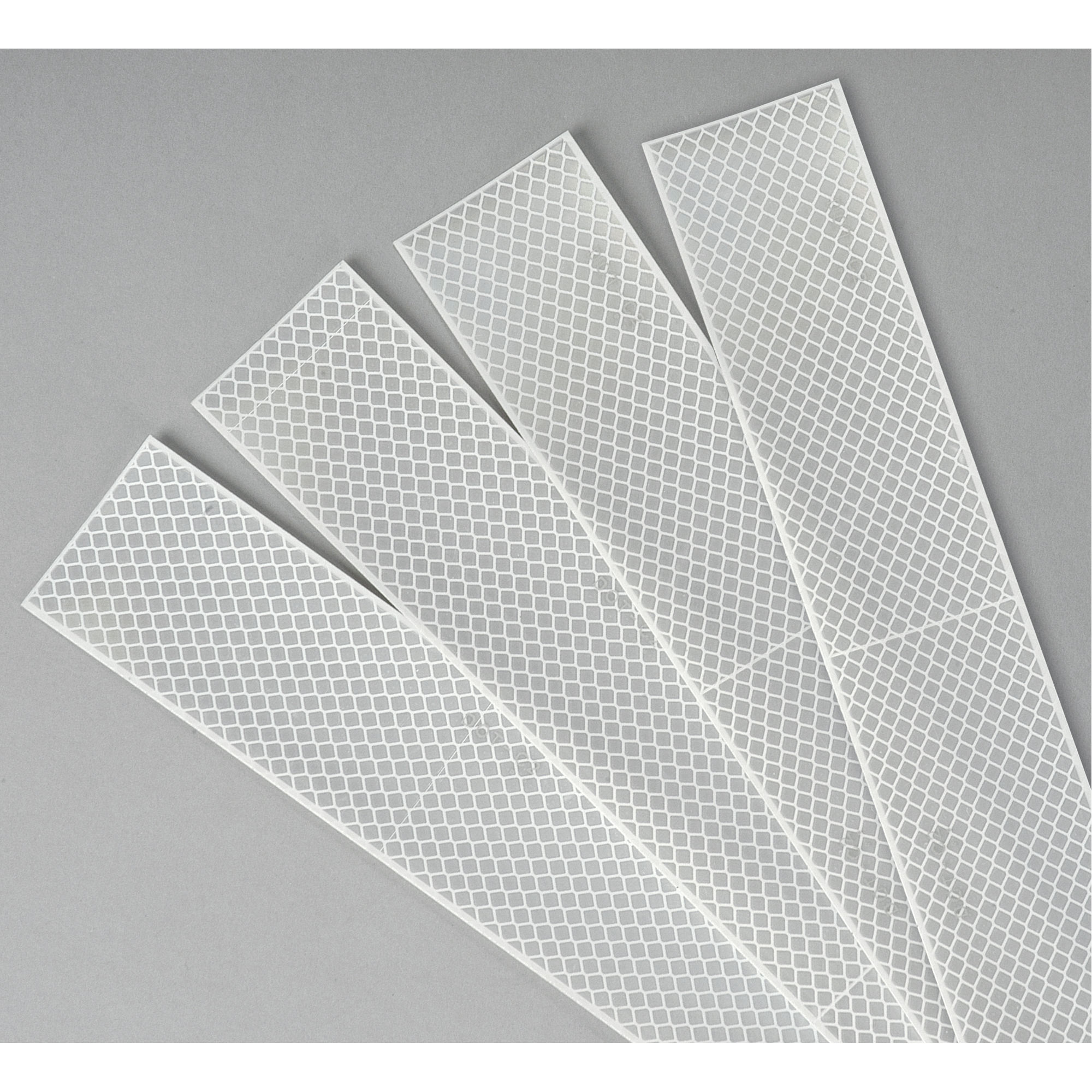 3MMC ScotchliteMC Diamond GradeMC matériau de perceptibilité Série 983, 2" la x 12" lo, Blanc