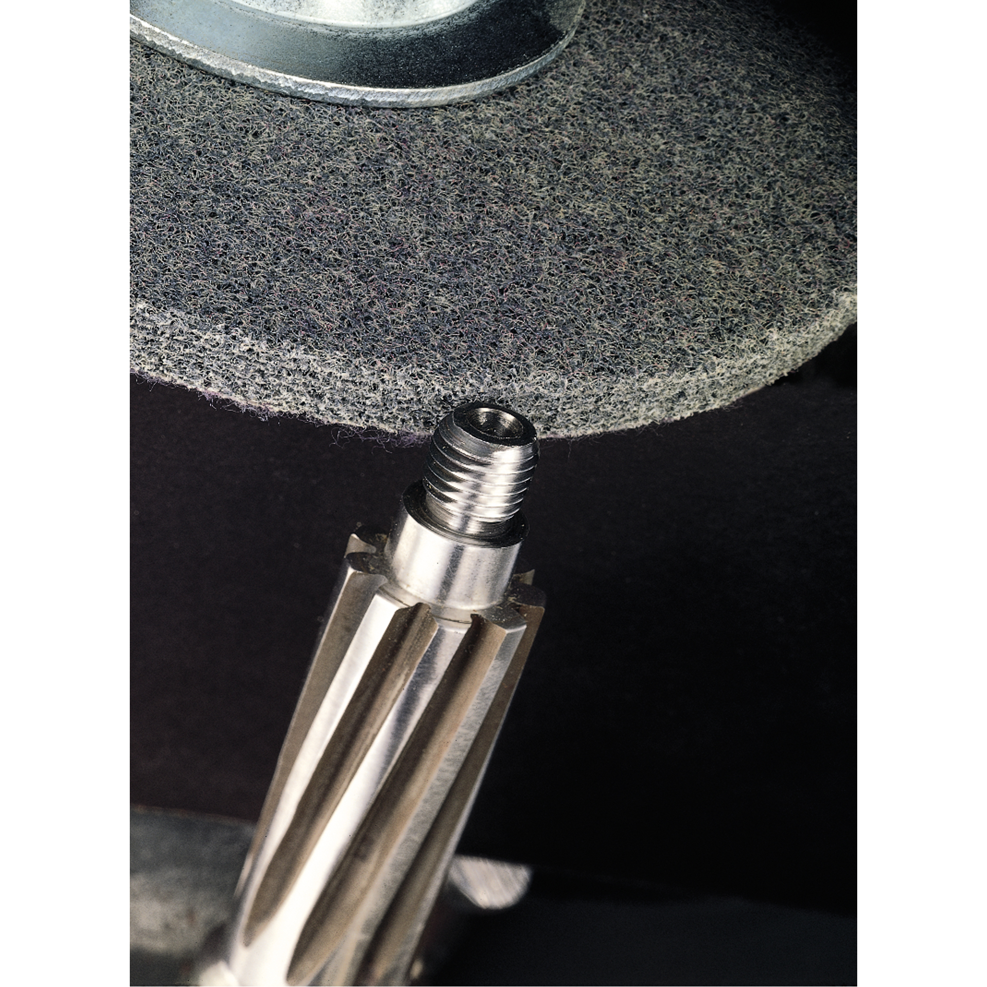 Meules homogènes d'ébarbage EXL Scotch-BriteMC, 1" x 1", Arbre de 3/16", Grain de 2A, Oxyde d'aluminium