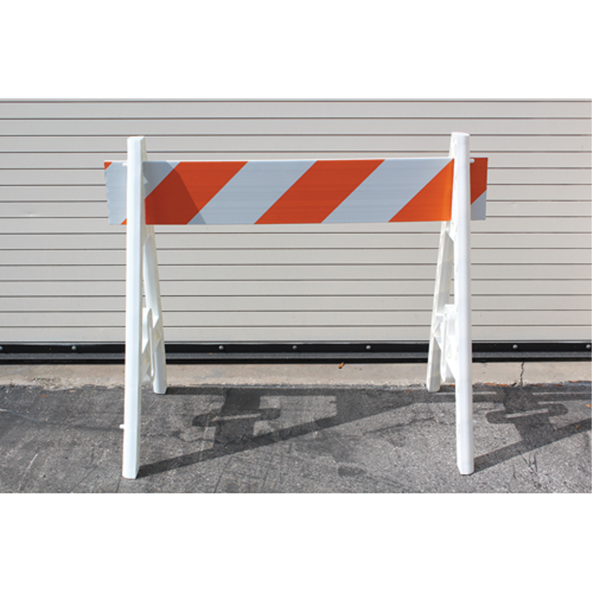 Barricades, En A, 48" lo x 40" h, Orange/Blanc