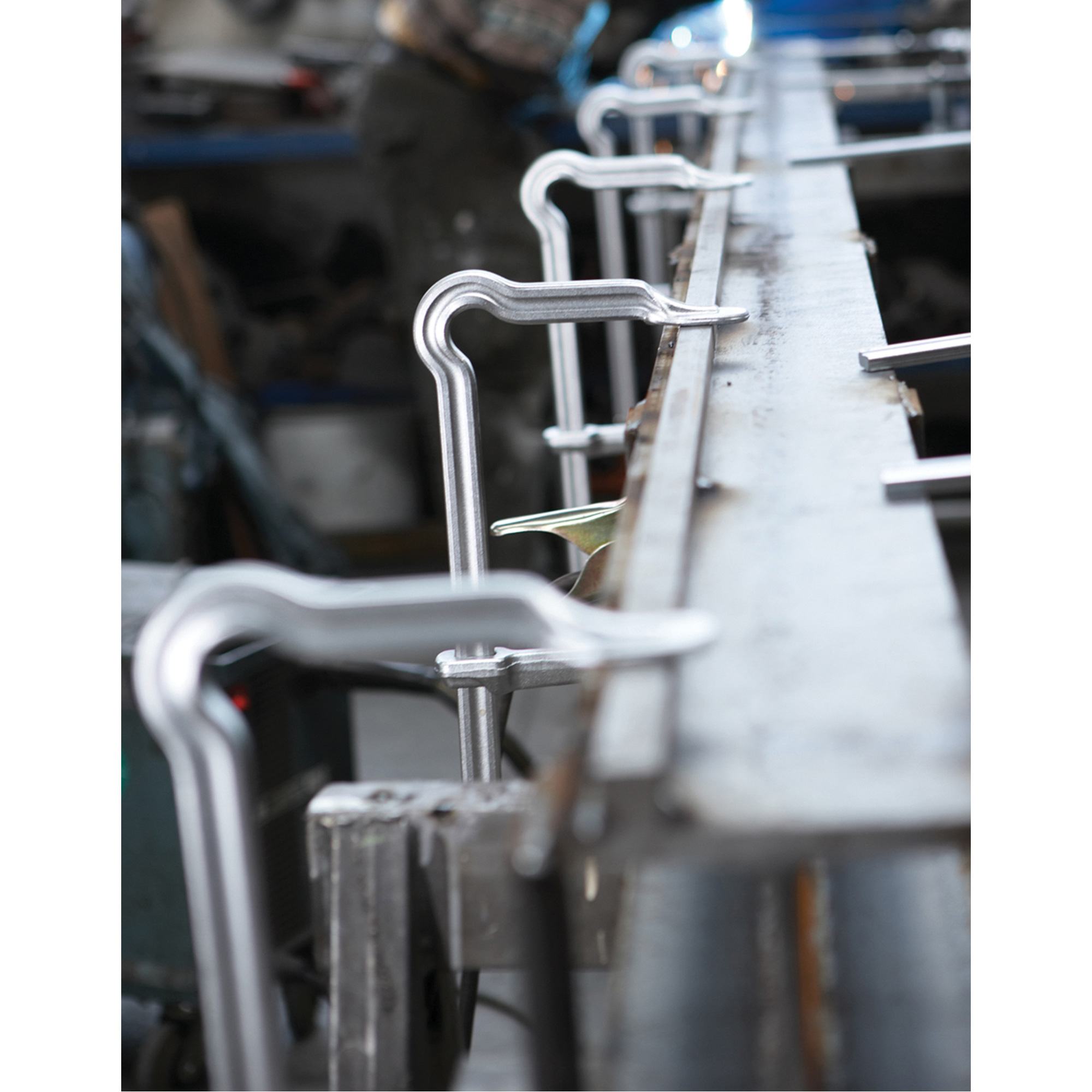 Serre-joint à coulisse coudé Omega entièrement en acier, 8" (203 mm) capacité, 4" (102 mm) profondeur – Image 4