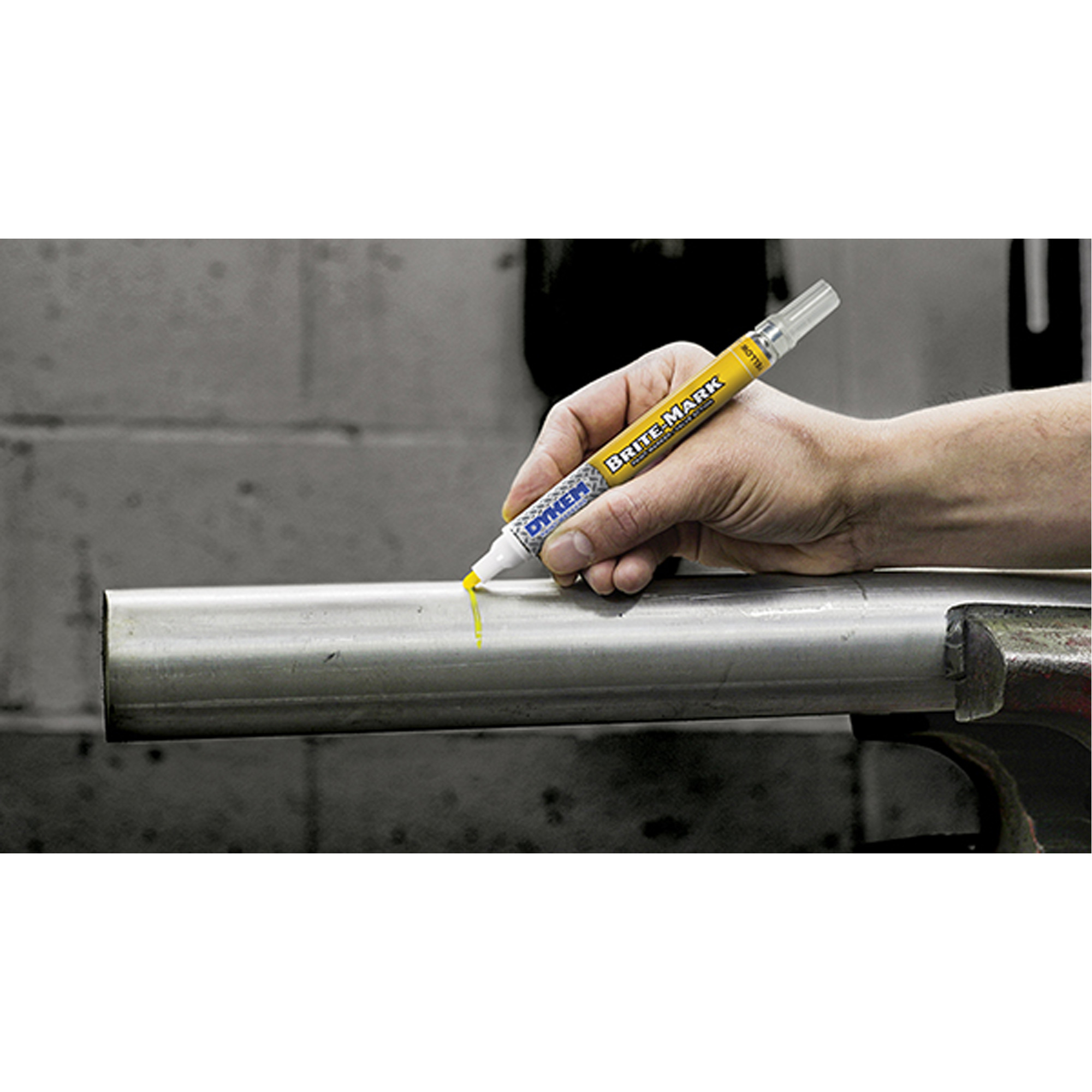 Marqueur de peinture avec pointe moyenne Brite-MarkMD, Liquide, Jaune