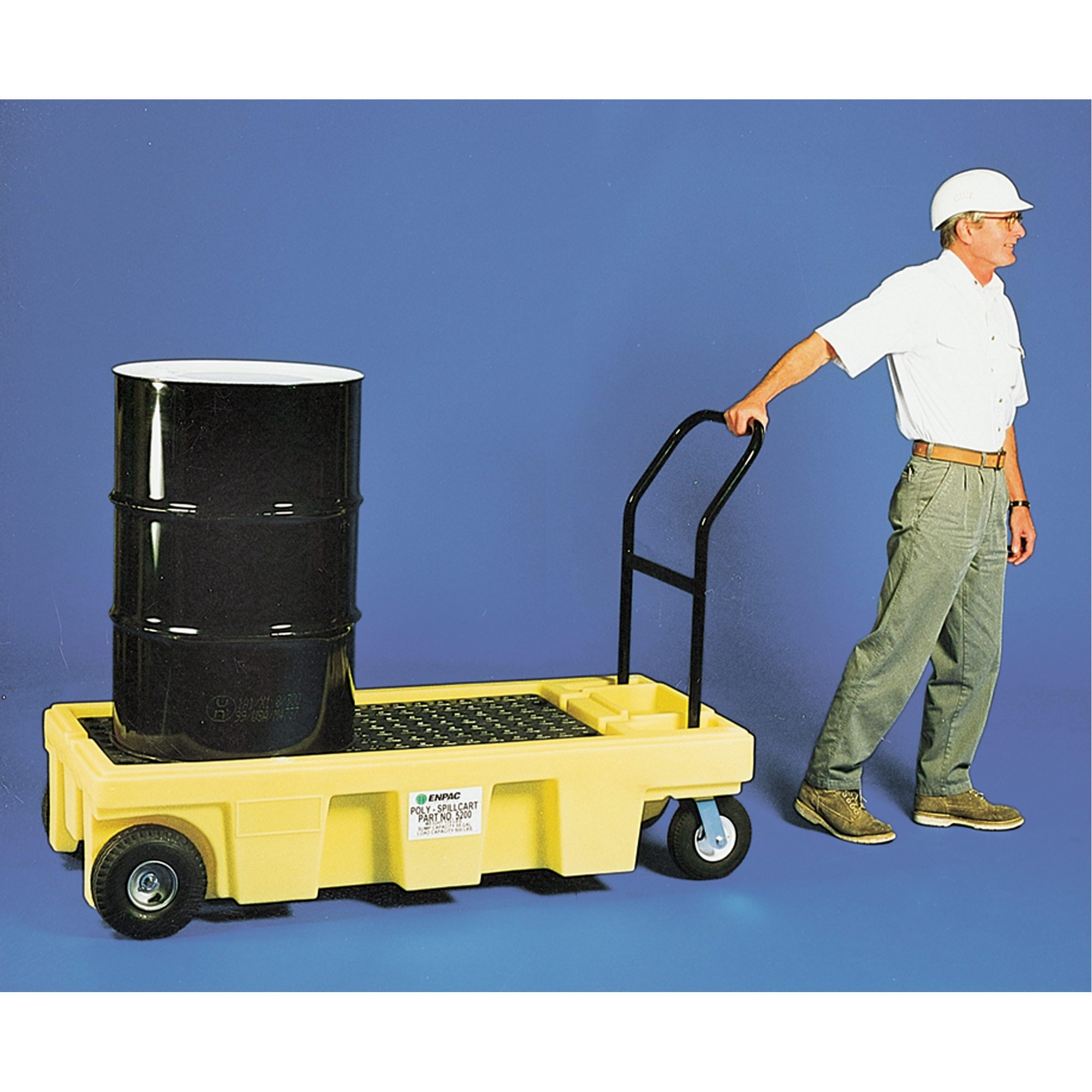 Chariots Poly-SpillcartMC ATC, 66,5" lo x 29" la x 46,9" h, Cap. de déversement 57 gal. US