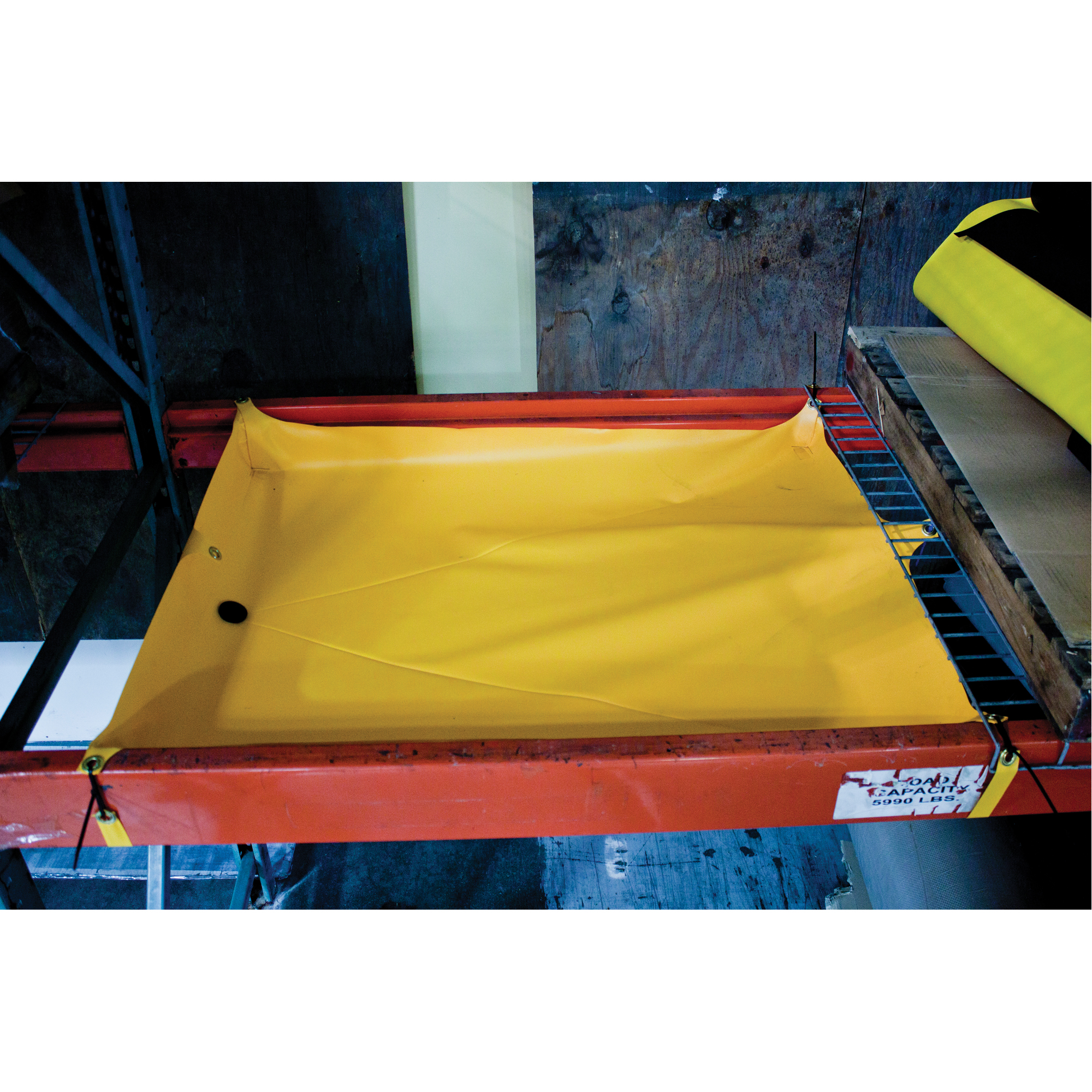 Système de confinement flexible pour râtelier