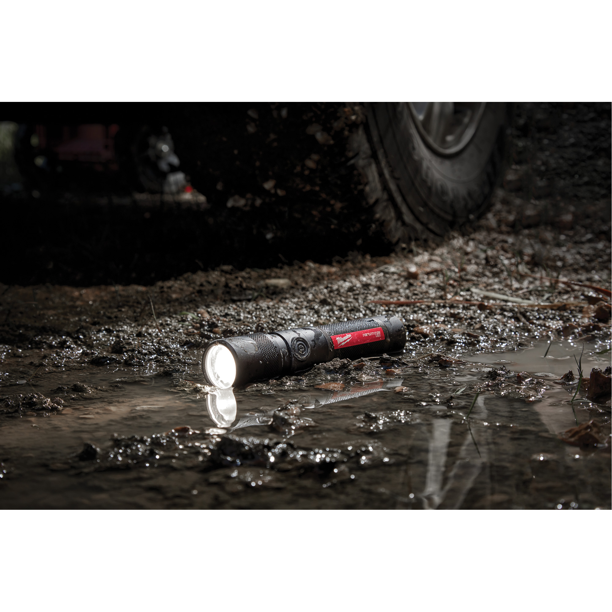 Lampe de poche 1100L à mise au point par torsion, DEL, 1100 lumens, Piles Rechargeable – Image 2