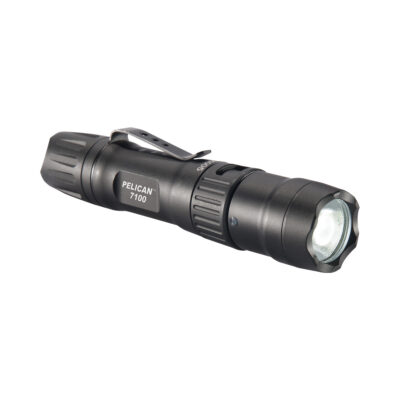 Lampe de poche tactique 7100, DEL, 695 lumens, Piles AA