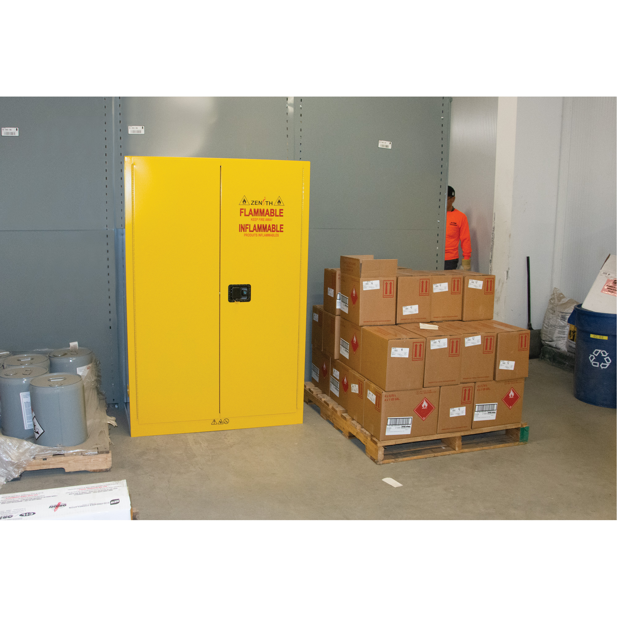 Armoire pour produits inflammables, 45 gal., 2 Porte(s), 43" La x 65" h x 18" p – Image 2