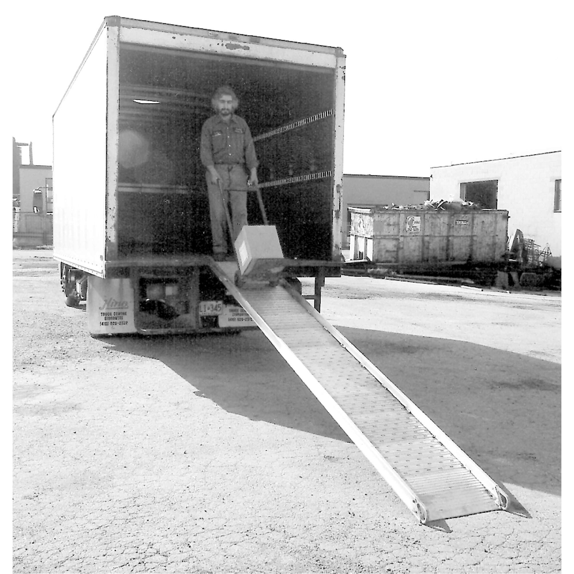 Passerelles en aluminium a/dessus perforé à rainures, Capacité de 1000 lb, 24" la x 16' lo