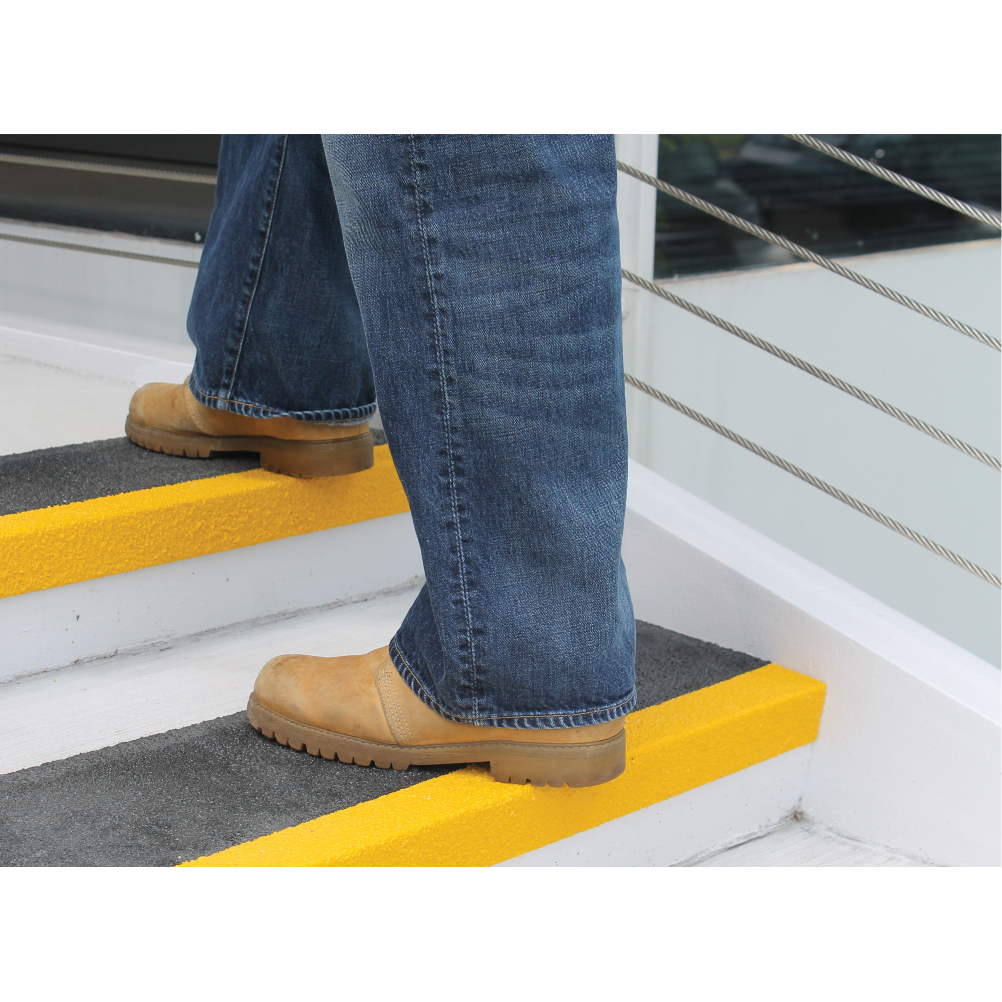 Rebords de marches antidérapants SafestepMD, 10" la x 32" lo, Noir & jaune