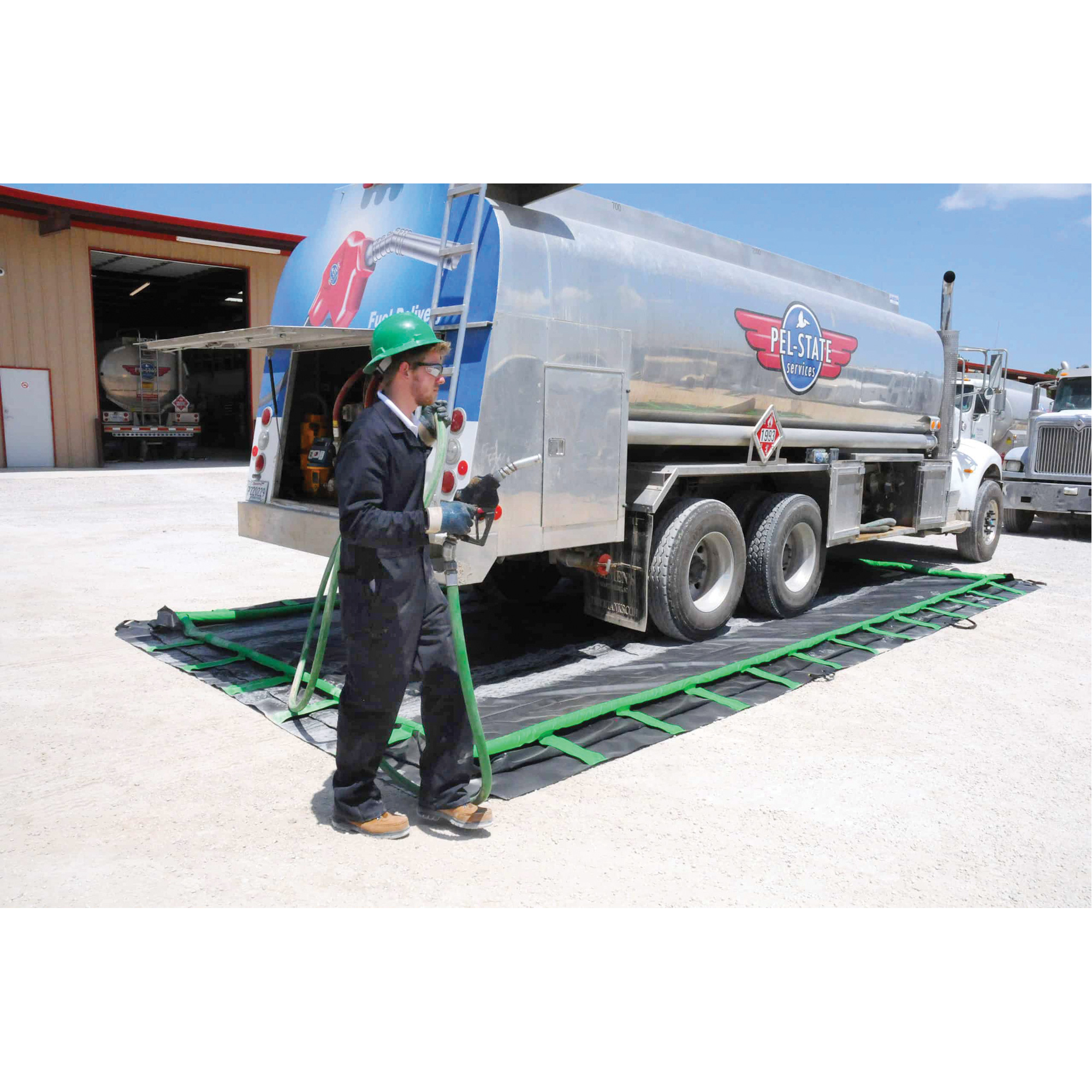 Berme à montage rapide Ultra-Containment BermMD, Capacité 1077 gal. US, 12' la x 12' lo x 12" h, Paroi en mousse