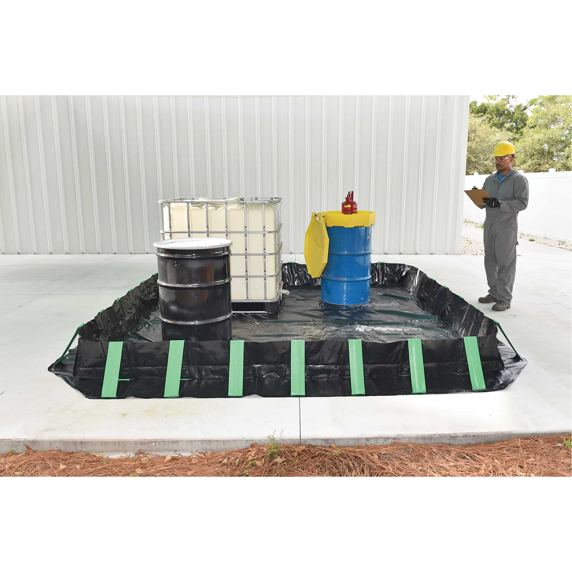 Berme Compact Ultra-Containment BermMD, Capacité 2692 gal. US, 30' la x 12' lo x 12" h, Support à charnière