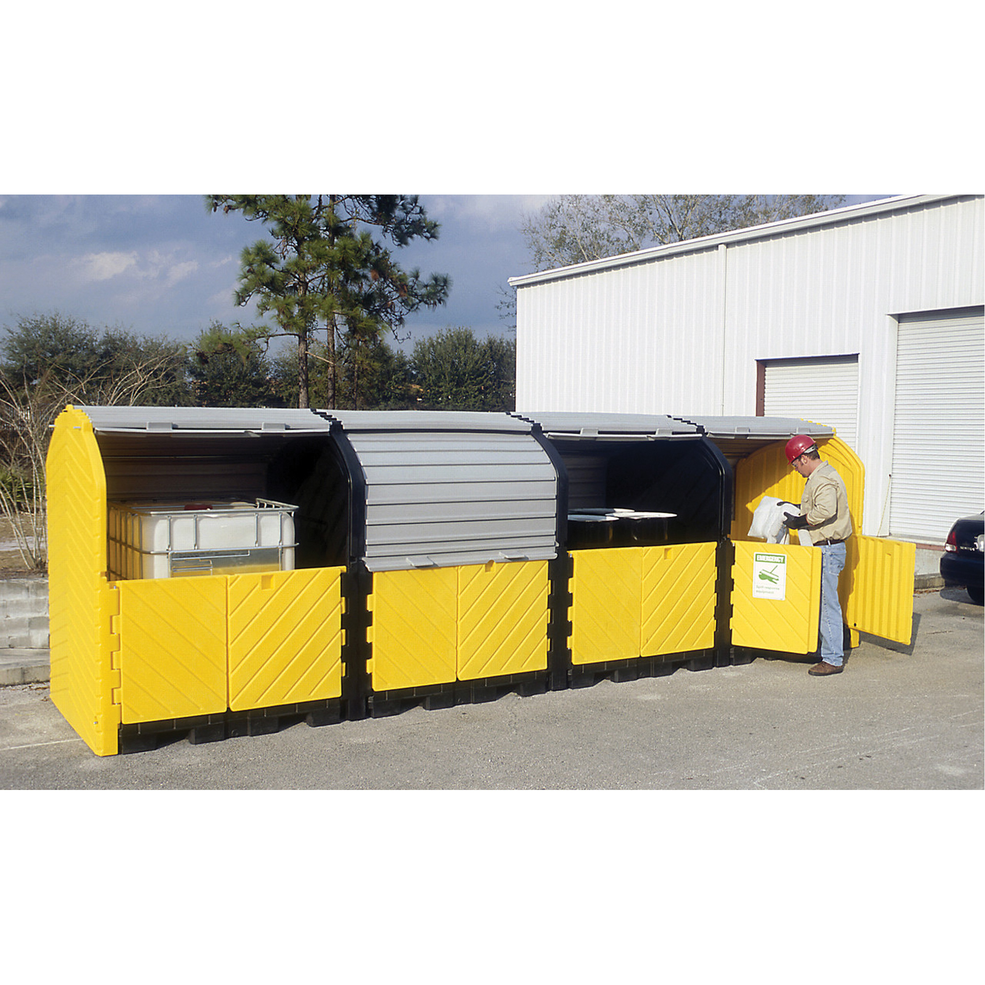 P16 Plus Ultra-Hard Top Spill PalletsMD avec drain, 250" lo x 79" la x 62" h, Capacité de charge 9000 lb