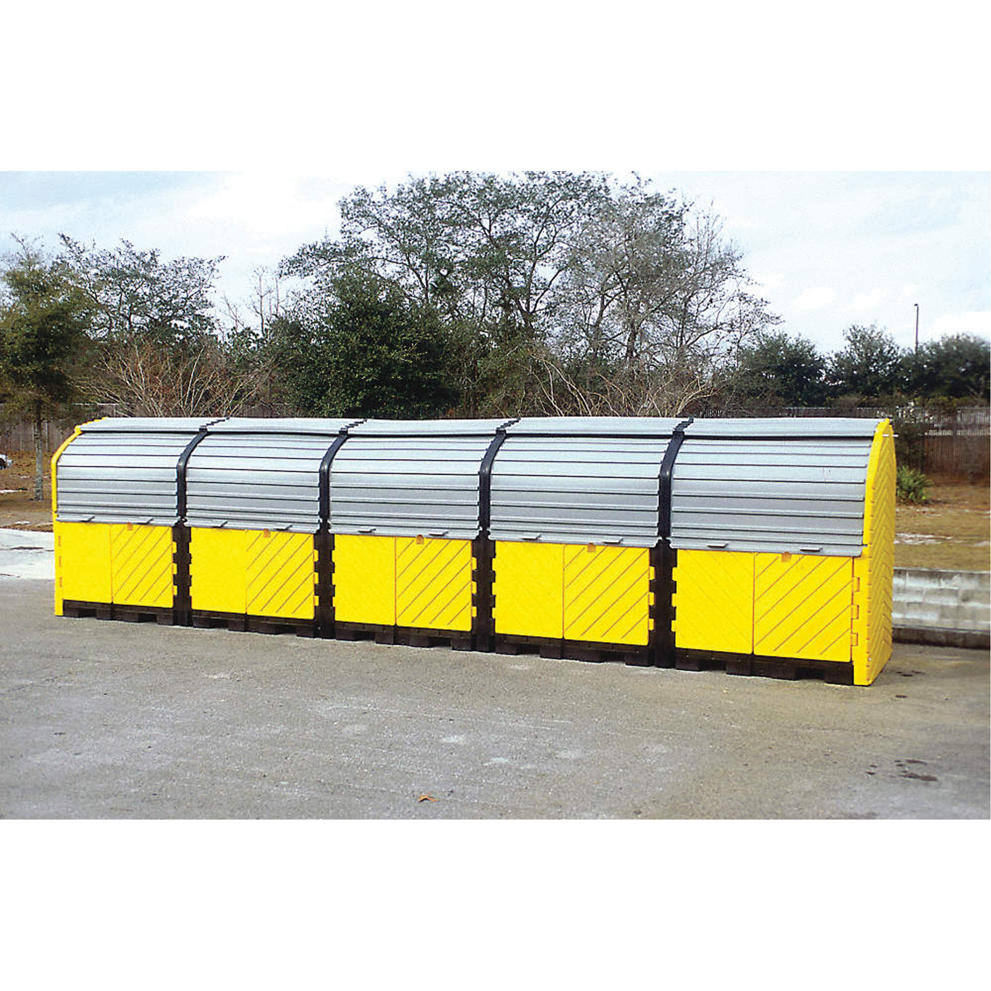 P20 Plus Ultra-Hard Top Spill PalletsMD avec drain, 312" lo x 79" la x 62" h, Capacité de charge 9000 lb
