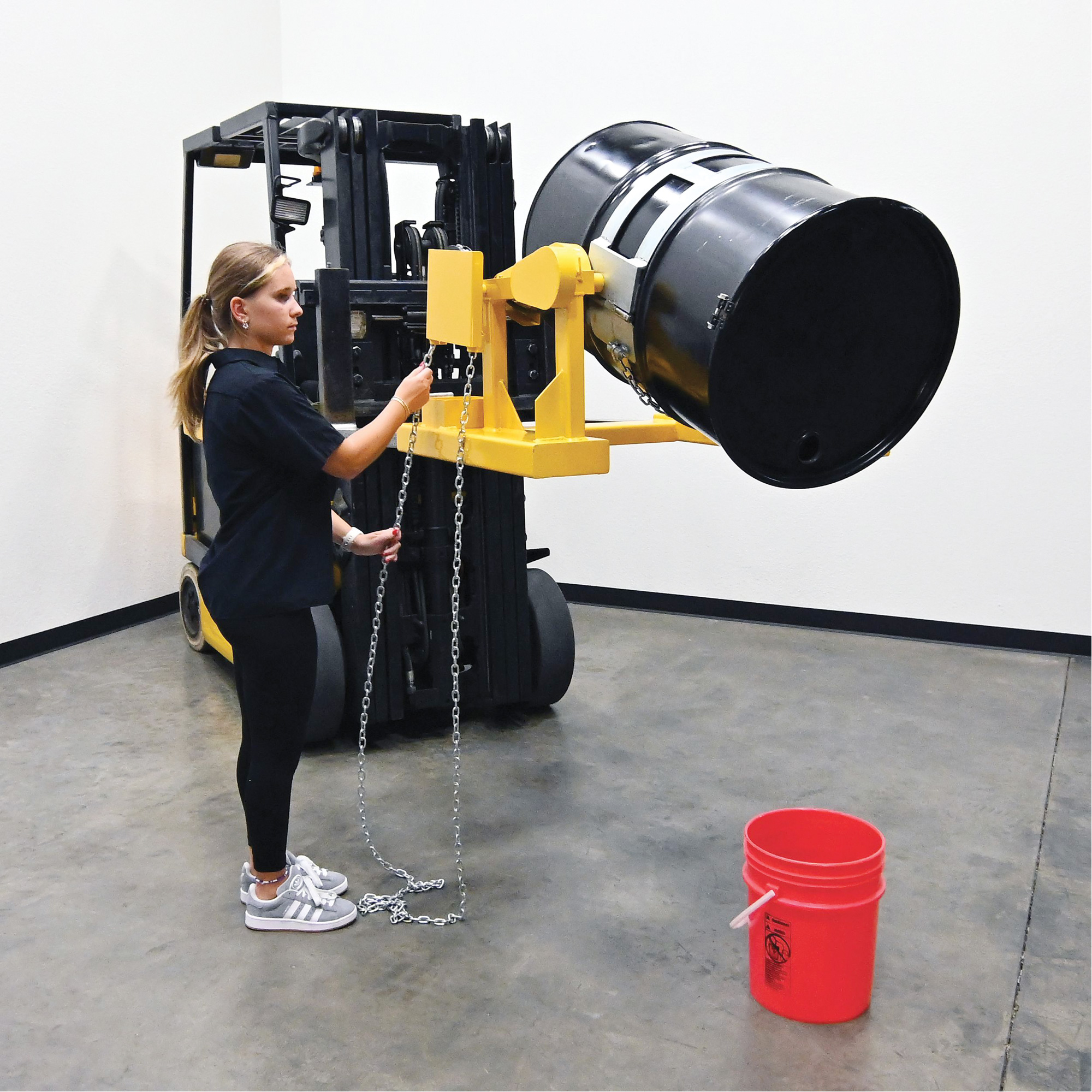 Porte-baril pour chariot à fourche, Pour 55 gal. US (45,8 gal impérial) – Image 6