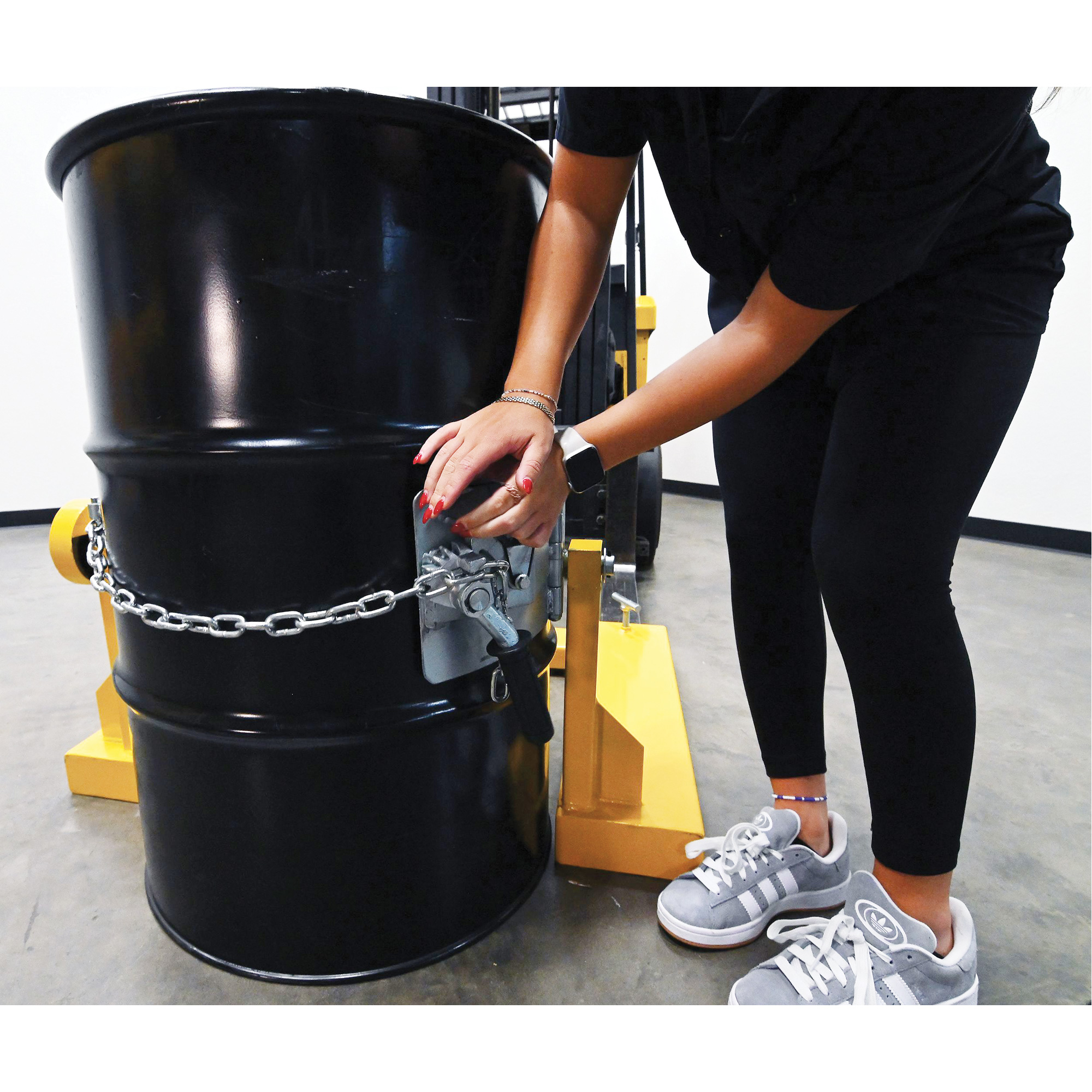 Porte-baril pour chariot à fourche, Pour 55 gal. US (45,8 gal impérial) – Image 7